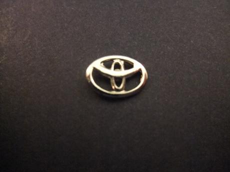 Toyota auto logo zilverkleurig